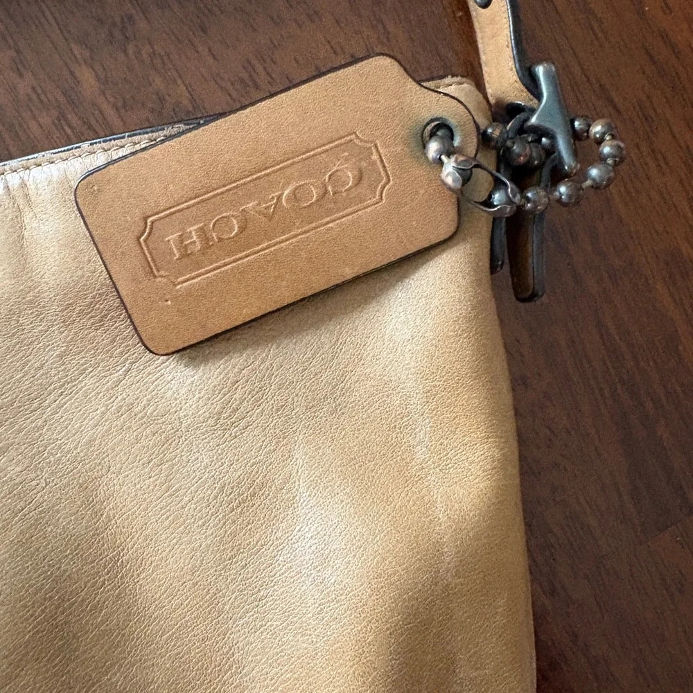 Coach Tan Crossbody Bag with Classic Design - Picture 6 of 13